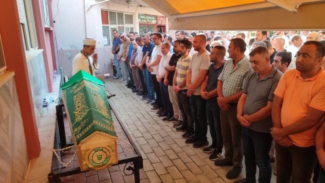 Bursa'da minik Beril'e gözyaşlarıyla veda edildi