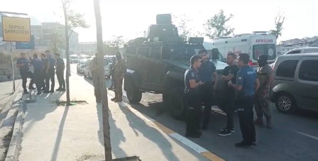 Bornozla cama çıkıp mahalleyi birbirine kattı