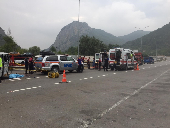 Düğün dönüşü korkunç kaza: 14 yaralı