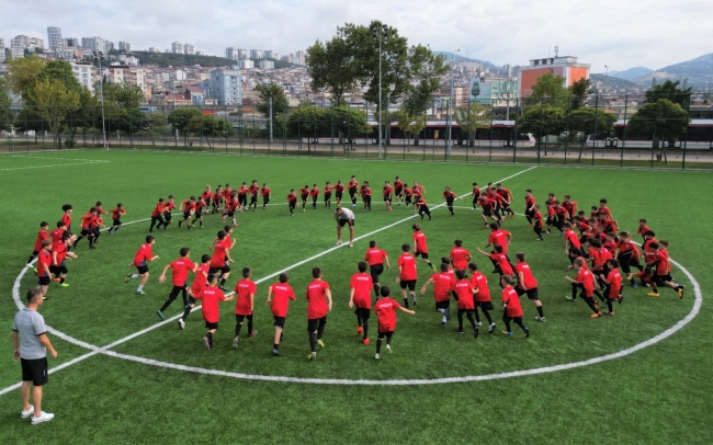 500 çocuğa futbol eğitimi