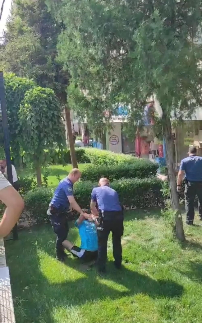 Bursa'da sinir krizi geçiren kişi evini yaktı