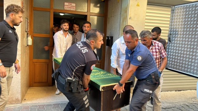 Tabancayla oynarken arkadaşını vurdu
