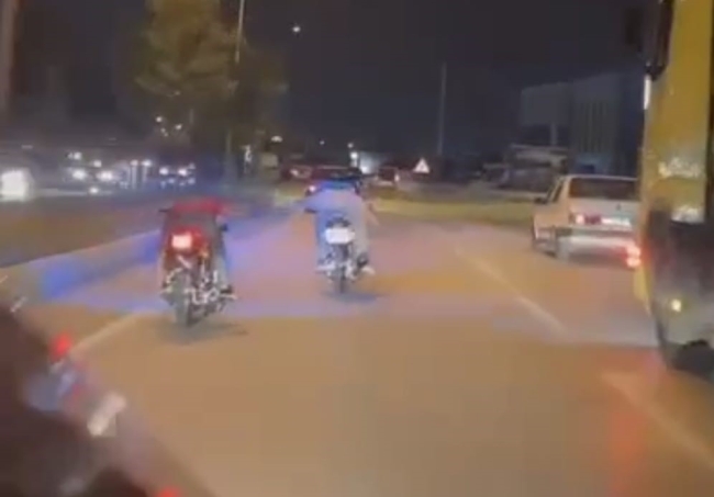 Motosikletçilerin tehlikeli yolculuğu