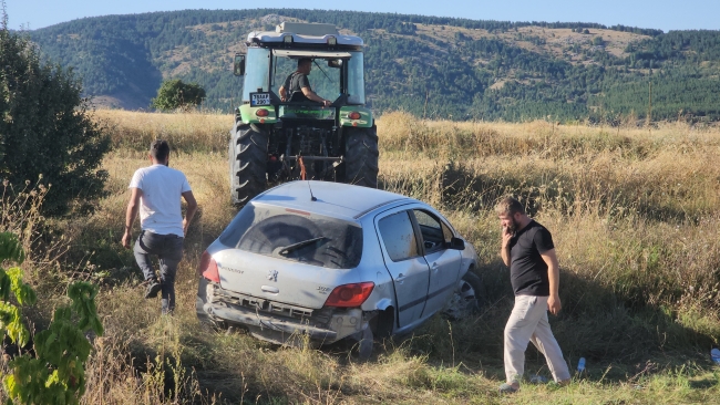 Karabük'te otomobil tarlaya uçtu: 6 yaralı