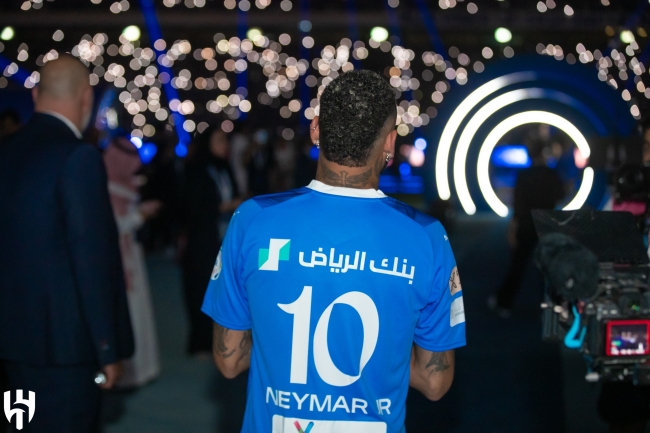 Neymar, Al Hilal taraftarıyla buluştu