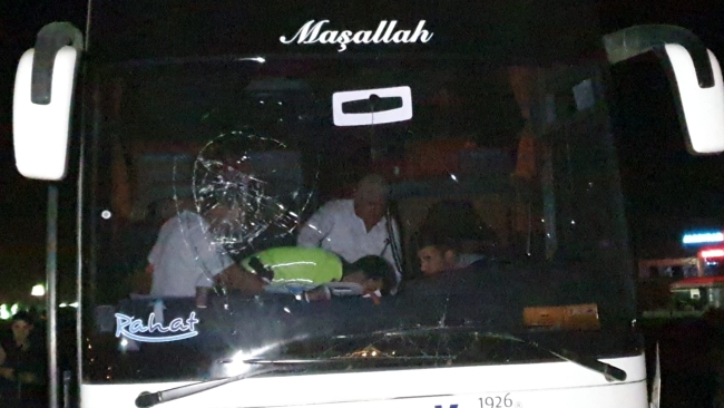 Yolcu otobüsü kavşakta kaza yaptı: 16 yaralı