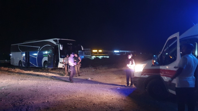Yolcu otobüsü kavşakta kaza yaptı: 16 yaralı