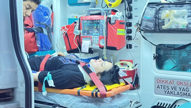 Ticari taksi ile otomobil çarpıştı: 3 yaralı