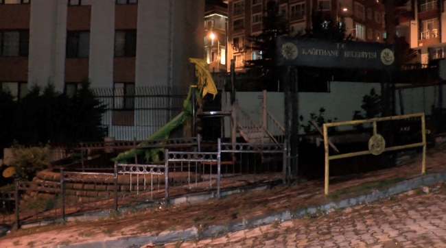 İstanbul'da çocuk parkında korkutan yangın!