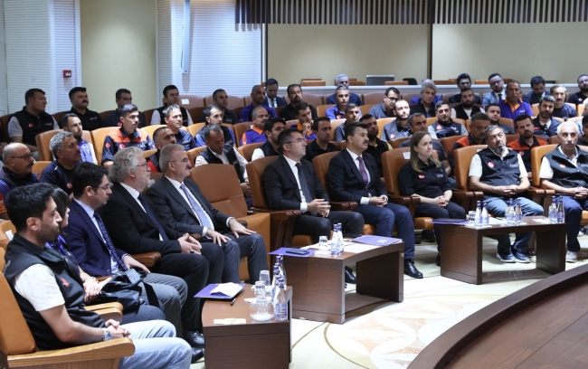 Bakan Yerlikaya AFAD yöneticileri ile buluştu