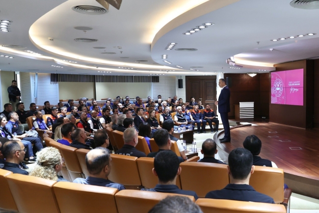 Bakan Yerlikaya AFAD yöneticileri ile buluştu