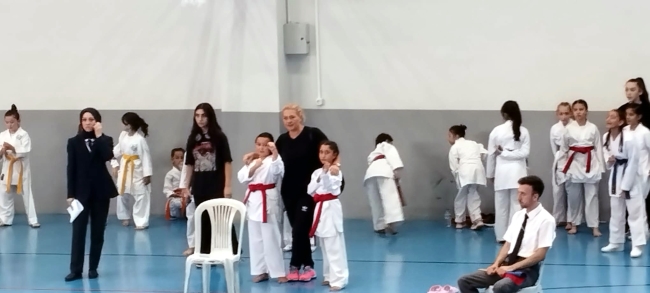 Bursa'da ilk defa katıldıkları karate müsabakasında 6 madalya kazandılar