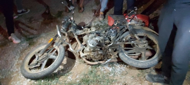 Bursa'da akıl almaz kaza! Motorlu gençler ölümden döndü