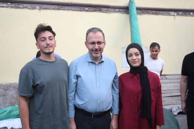Eski Bakan Kasapoğlu memleketi Kula'yı ziyaret etti