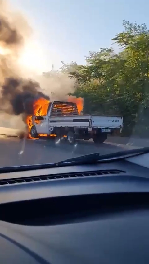 Bursa'da kamyonet alev topuna döndü