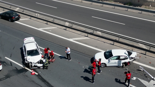 Otoyolda iki ayrı kazadan dolayı trafik kilitlendi