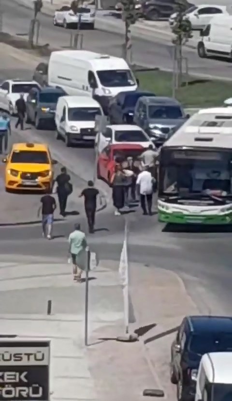 Bursa'da yol verme kavgası yumruklarla son buldu
