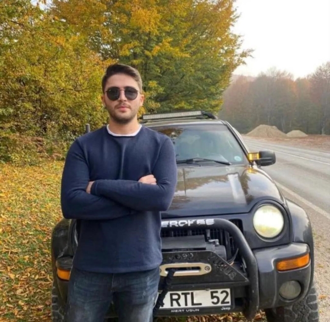 Feci kaza! Otomobil ile kamyonet çarpıştı