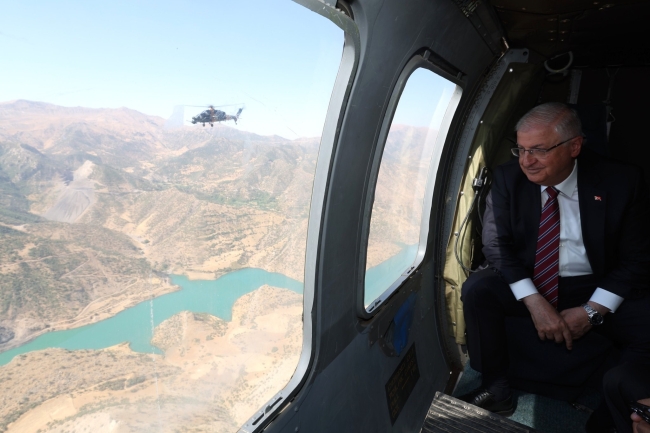 Milli Savunma Bakanı Güler Hakkari'de