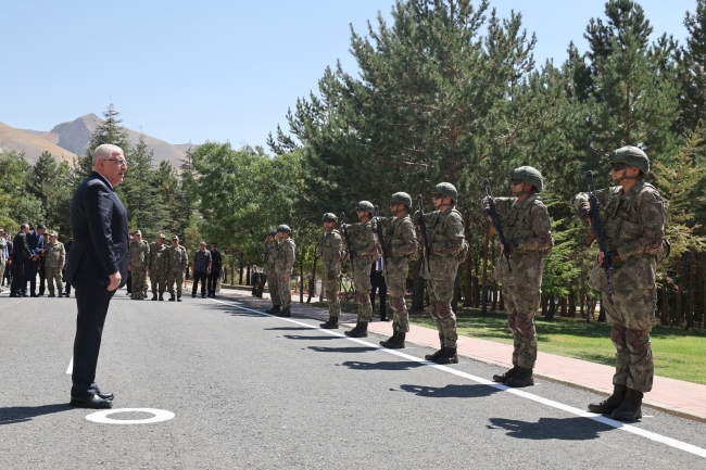Milli Savunma Bakanı Güler Hakkari'de
