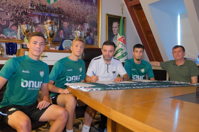 Bursaspor üç yetenek ile sözleşme imzaladı