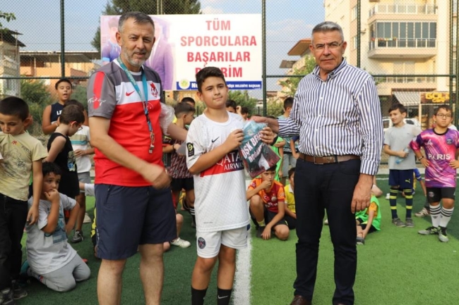 Başkan Güler'den, gençlere forma sürprizi