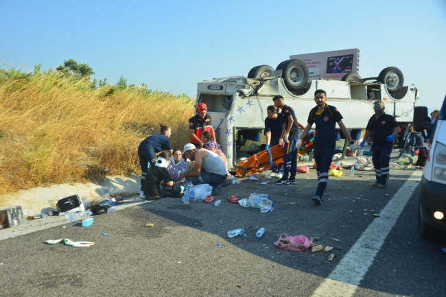 İşçi servisi ile otomobil çarpıştı! Çok sayıda yaralı var