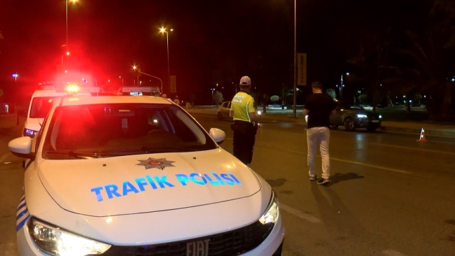 Trafik denetiminde ehliyetsiz sürücü tehdit etti!