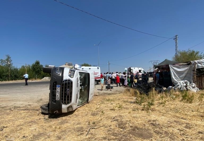 Van'da trafik kazası: 14 yaralı