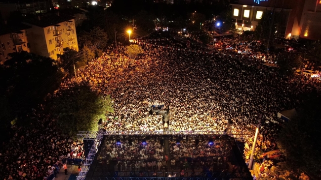 Semicenk Manisa’yı salladı