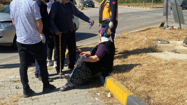 Ticari taksi ile otomobil çarpıştı: 3 yaralı