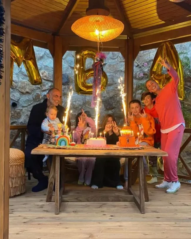 Doğum günüde aile saadeti