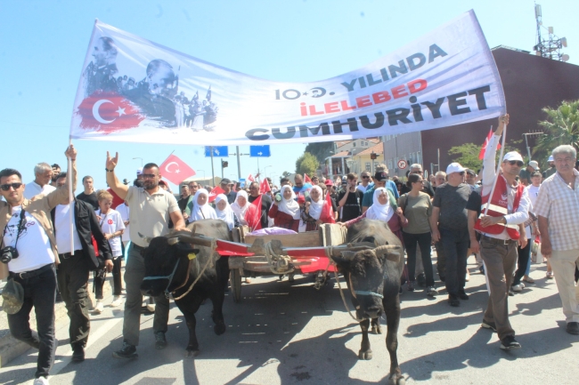 Ümit Özdağ 'İstiklal Yolu Zafer Yürüyüşü'ne başladı