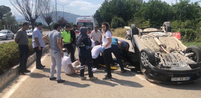 Bursa'da önüne köpek çıkan otomobil takla attı: 3 yaralı