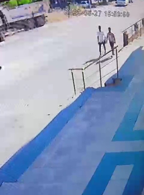 Anahtarı kontakta unuttu hırsızın hedefi oldu
