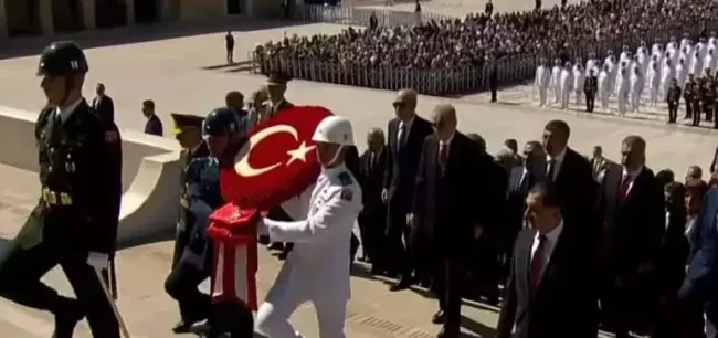 Devlet erkanı Anıtkabir'de!