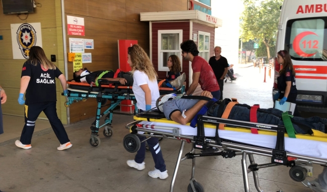 Bursa'da devrilen otomobilde 5 kişi yaralandı