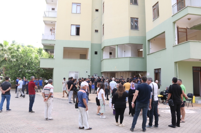 Tapusuz site gerginliği! Ev sahiplerinden eylem