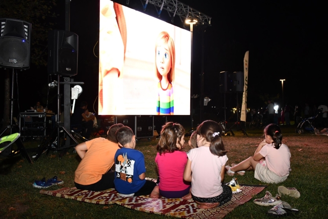 İznik'te yazlık sinema sezon finali yaptı