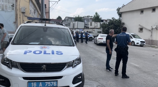 Bursa'da iki arkadaşa eş zamanlı silahlı saldırı!