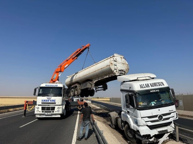 Feci kaza! Yoldan çıkarak refüje girdi