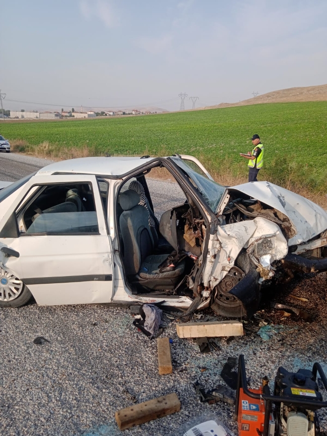 Otomobiller çarpıştı! 2 ölü, 5 yaralı
