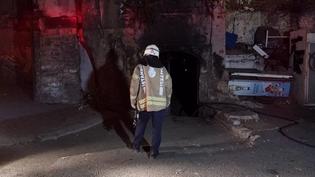 İstanbul'da tarihi handa yangın