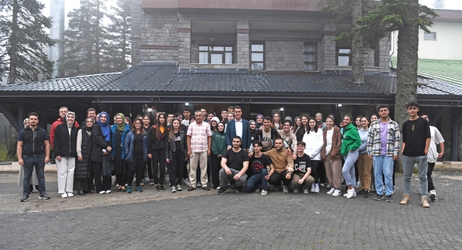 Başkan Dündar öğrencilerle kampta