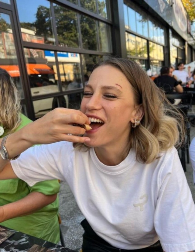 Serenay Sarıkaya sevenlerini korkuttu!