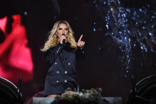 Hadise'den muhteşem konser