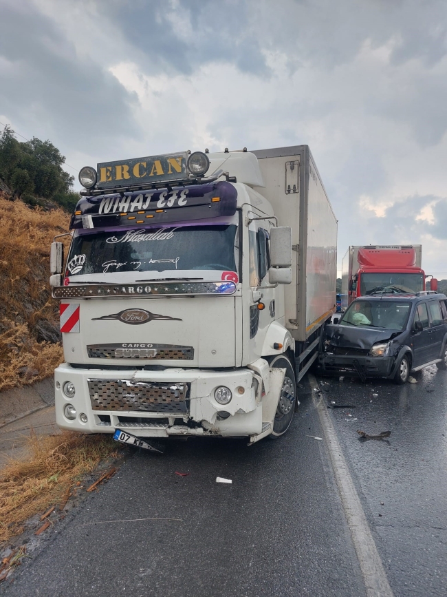 Yağış beraberinde zincirleme kazayı getirdi!