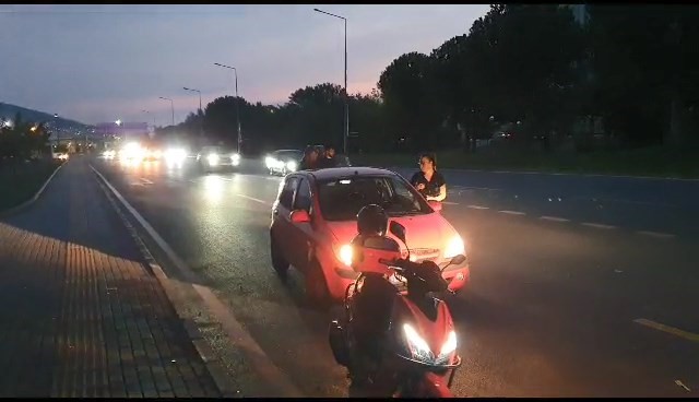 Bursa'da otomobil bisiklet sürücüsüne çarptı!