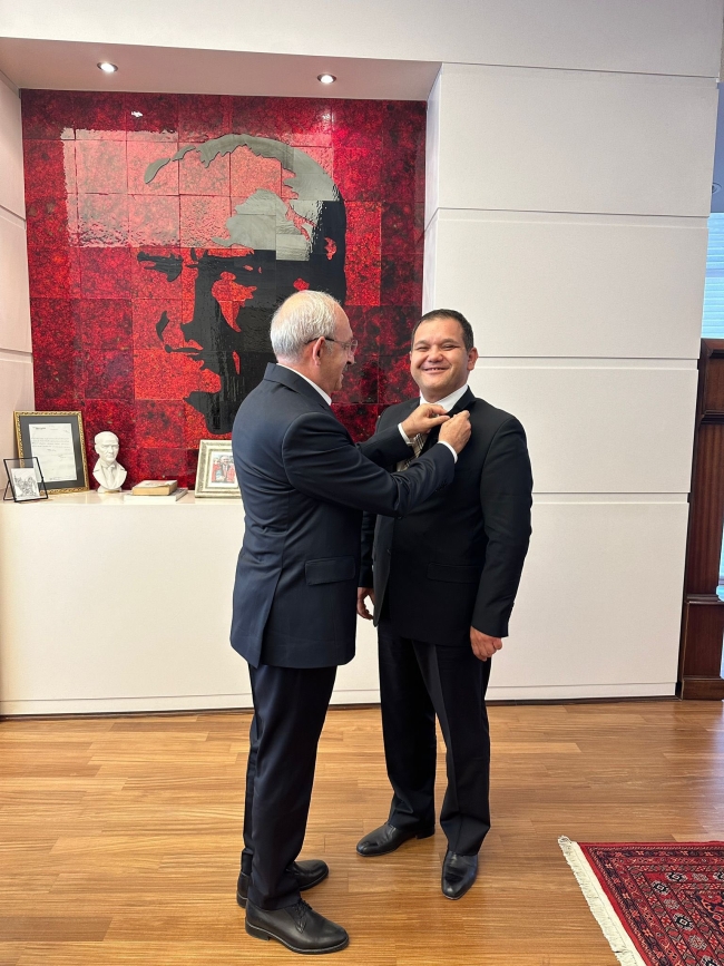 Bursalı iş insanı İbrahim Alagöz CHP'ye katıldı