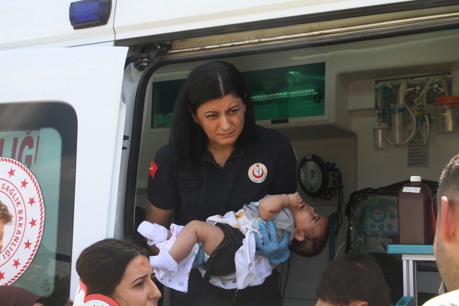 Hafif ticari araç hafriyat kamyonuna çarptı: 4’ü çocuk 7 yaralı